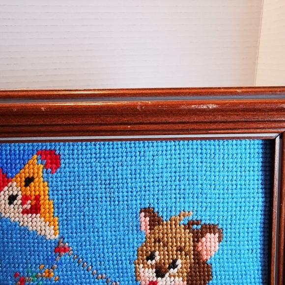 Vintage Colourful Framed Needlepoint Cat Mouse Flying a Kite - Picture 8 of 15